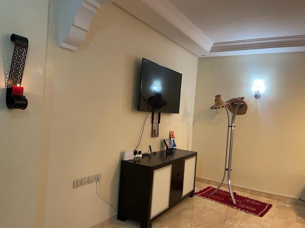 Magnifique Appartement Spacieux Confort Propre Familial 2 Chambres Salon Et Salle A Manger A 20Mn A Pied De Place Jemaa El Fina 4 Piscines Dans Espace De Golf A 12 Mn En Voitures L Entree Est Gratuit Pour La Clientele Ouvert Entre 10H Et 20H Marraquexe Exterior foto