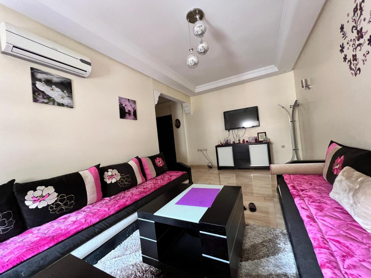 Magnifique Appartement Spacieux Confort Propre Familial 2 Chambres Salon Et Salle A Manger A 20Mn A Pied De Place Jemaa El Fina 4 Piscines Dans Espace De Golf A 12 Mn En Voitures L Entree Est Gratuit Pour La Clientele Ouvert Entre 10H Et 20H Marraquexe Exterior foto