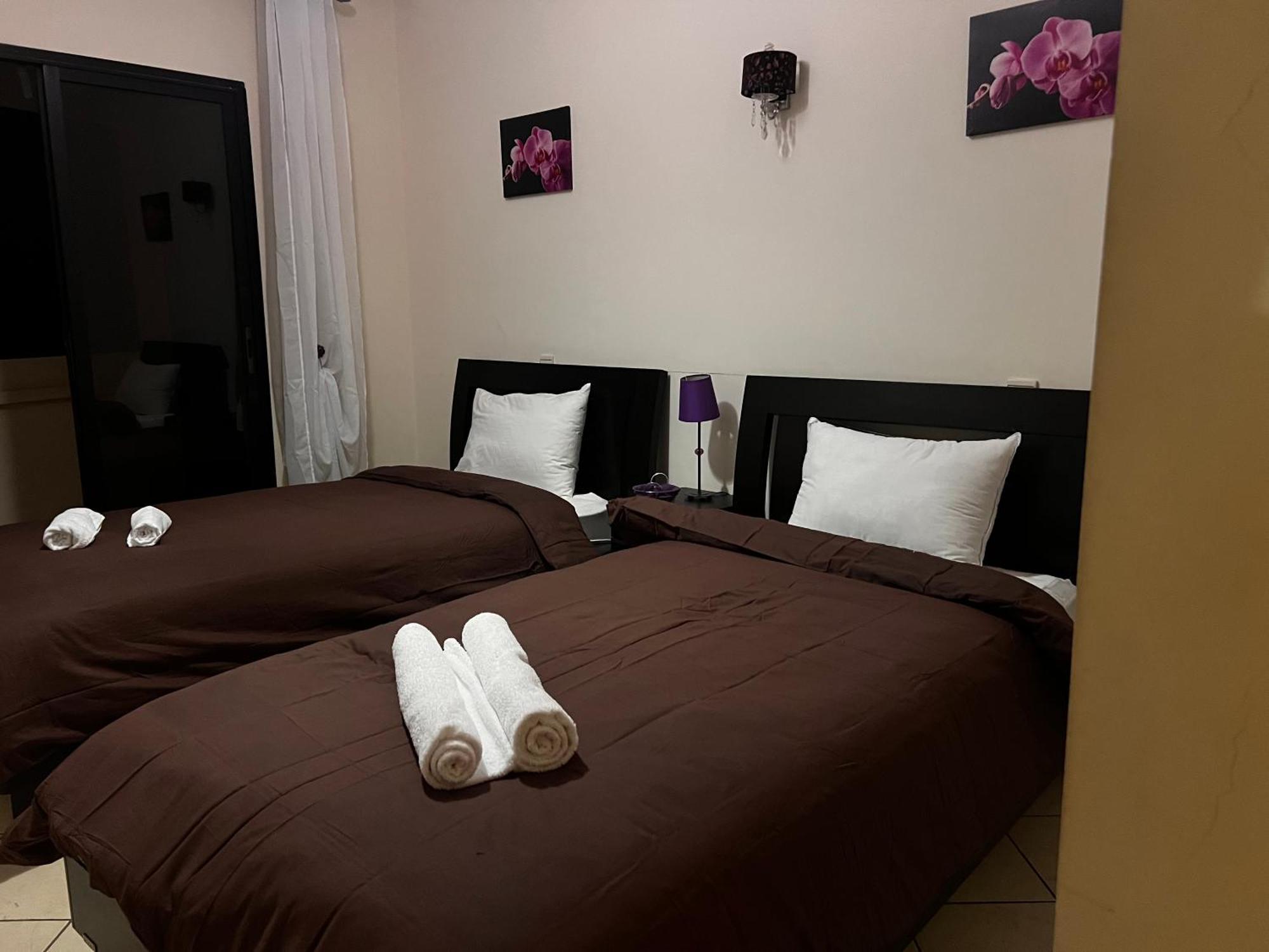 Magnifique Appartement Spacieux Confort Propre Familial 2 Chambres Salon Et Salle A Manger A 20Mn A Pied De Place Jemaa El Fina 4 Piscines Dans Espace De Golf A 12 Mn En Voitures L Entree Est Gratuit Pour La Clientele Ouvert Entre 10H Et 20H Marraquexe Exterior foto